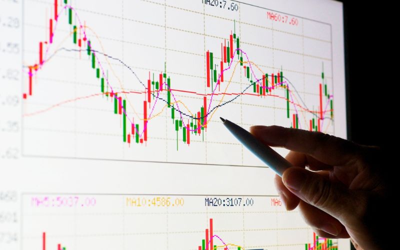 Khái niệm chứng khoán cơ sở và chứng khoán phái sinh