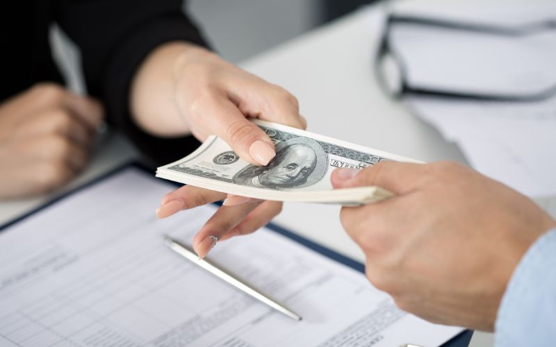 Đáo hạn phái sinh là gì?