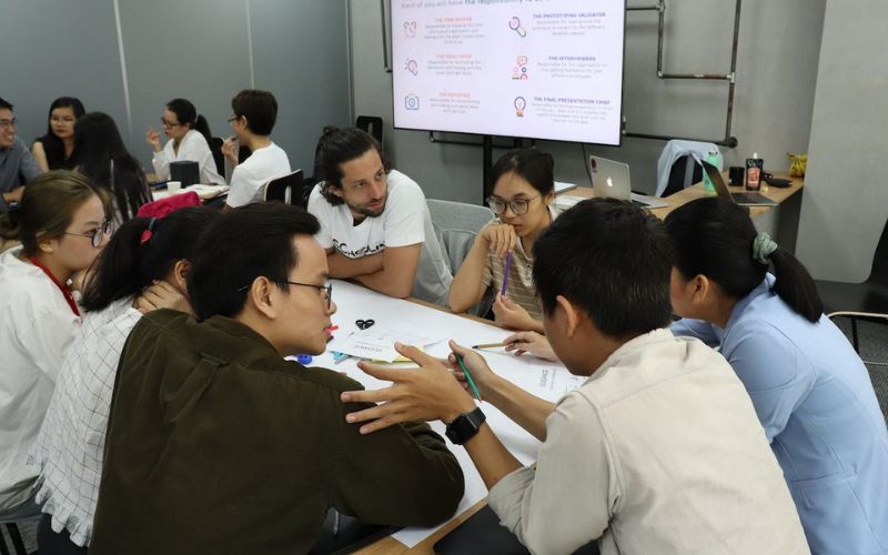 Sinh viên đầu tư vào bản thân phát triển kỹ năng