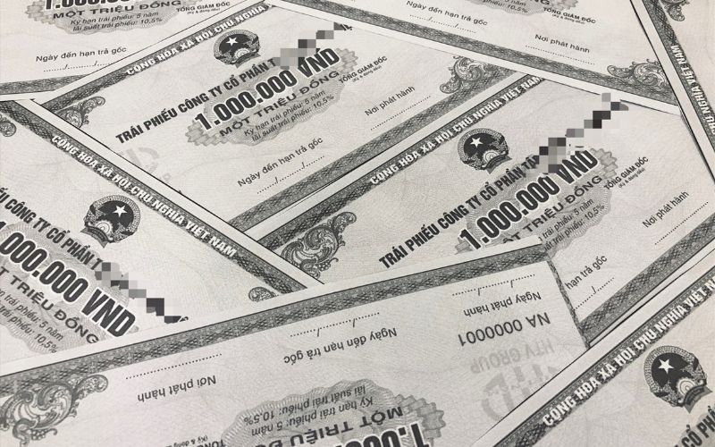 So sánh trái phiếu ngân hàng với tiền gửi tiết kiệm truyền thống